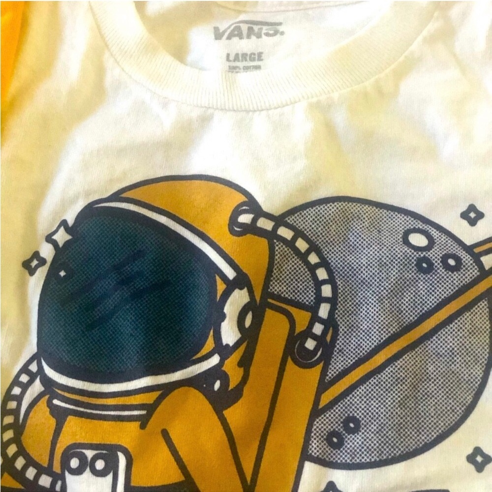 Vans shirt in excellent condition.